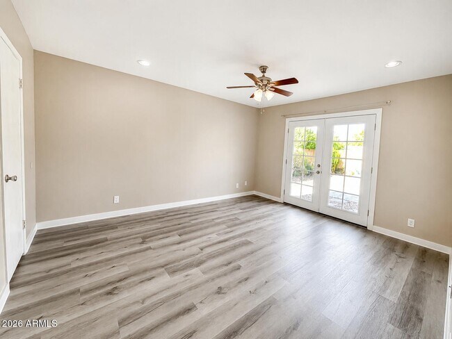 Building Photo - 2433 S Evergreen Rd