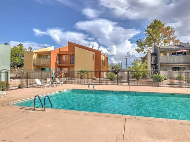 Building Photo - 2 Bedroom, 2 Bathroom with Community Pool!