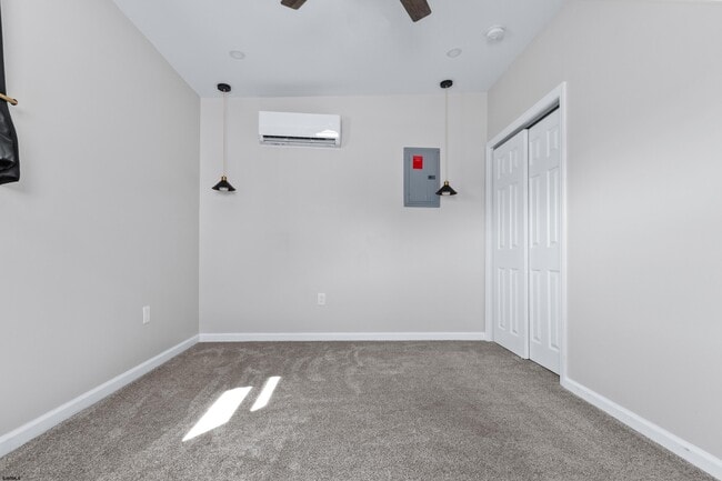 Building Photo - 203 E Plaza Pl