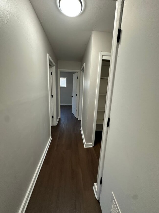 Building Photo - 4 bed 1 bath