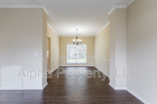 Building Photo - 8 Cotter Ln