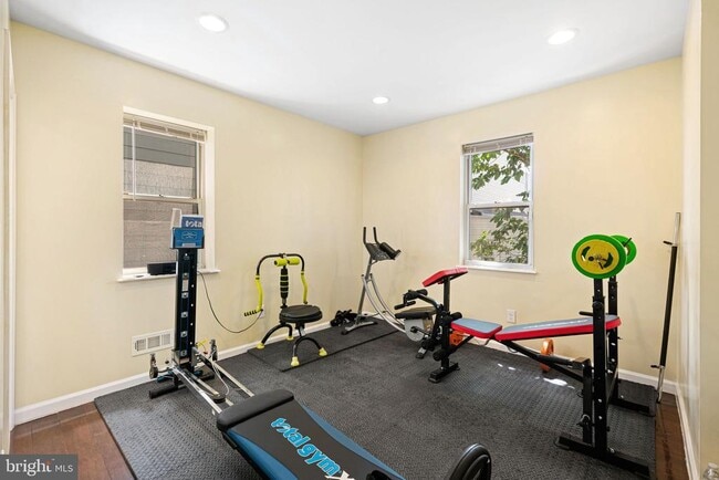 Building Photo - 2328 Reed St