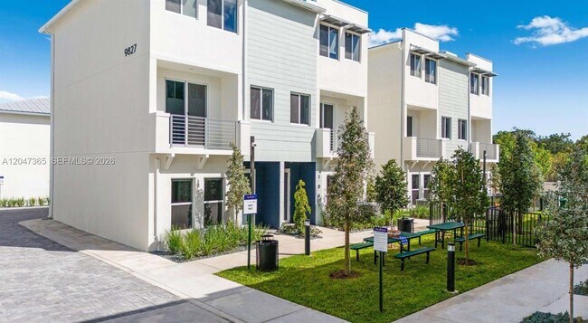 Building Photo - 18155 SW 98th Ave
