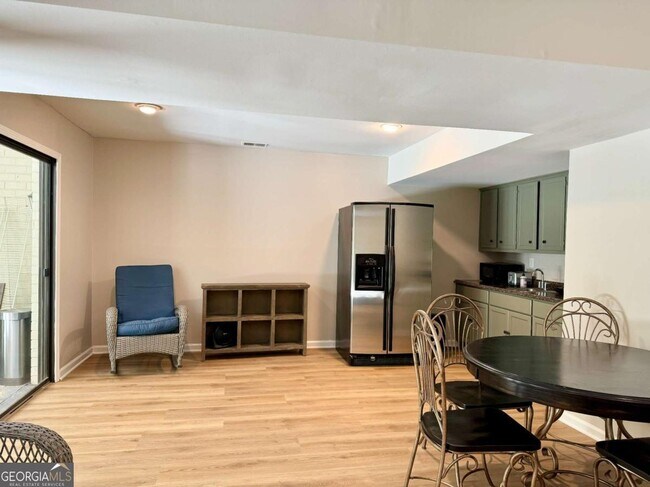 Building Photo - 37 Willow Glen NE