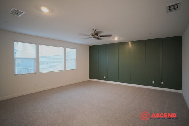 Building Photo - Luxurious 5 bedroom located in Gossamer Grove!