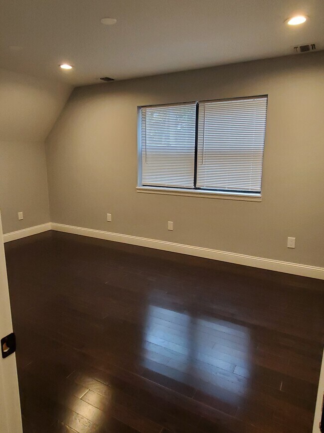 2nd Floor - 24 Colin Dr