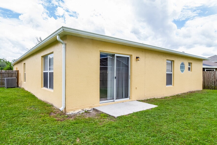 Building Photo - 11256 Carabelee Cir