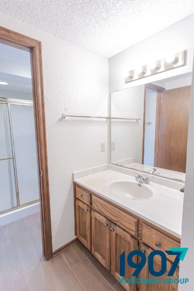 Building Photo - 2102 Briarcliff Dr
