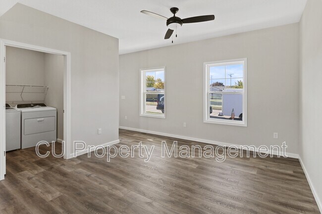 Building Photo - 1316 S Smith Rd