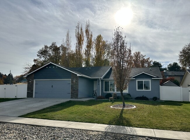 Primary Photo - 2070 Kelly Dr