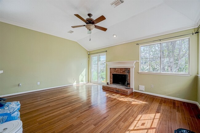 Building Photo - 7030 River Garden Dr