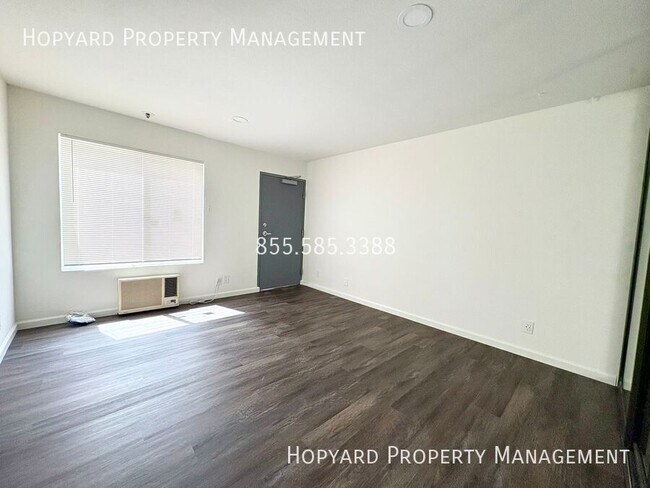 Building Photo - 3663 Oakwood Terrace