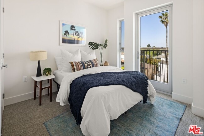 Building Photo - 2600 S Sepulveda Blvd