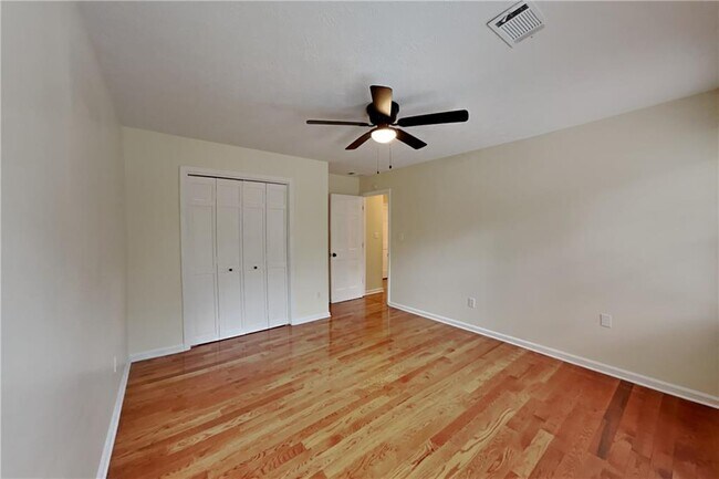 Building Photo - 3829 Bluffview Dr