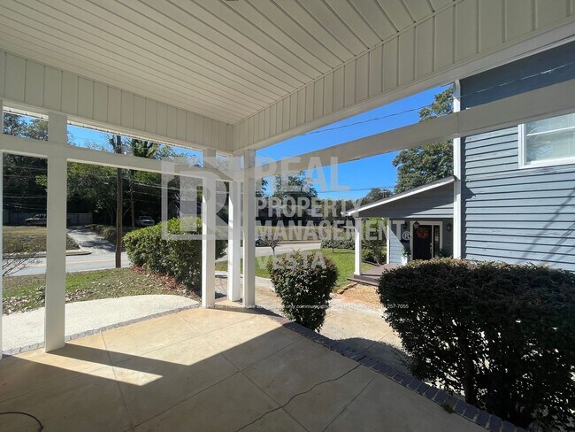 Building Photo - 3241 Ridge Ave