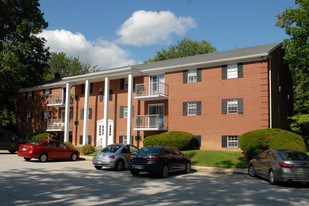 Building Photo - Carriage House Apartments