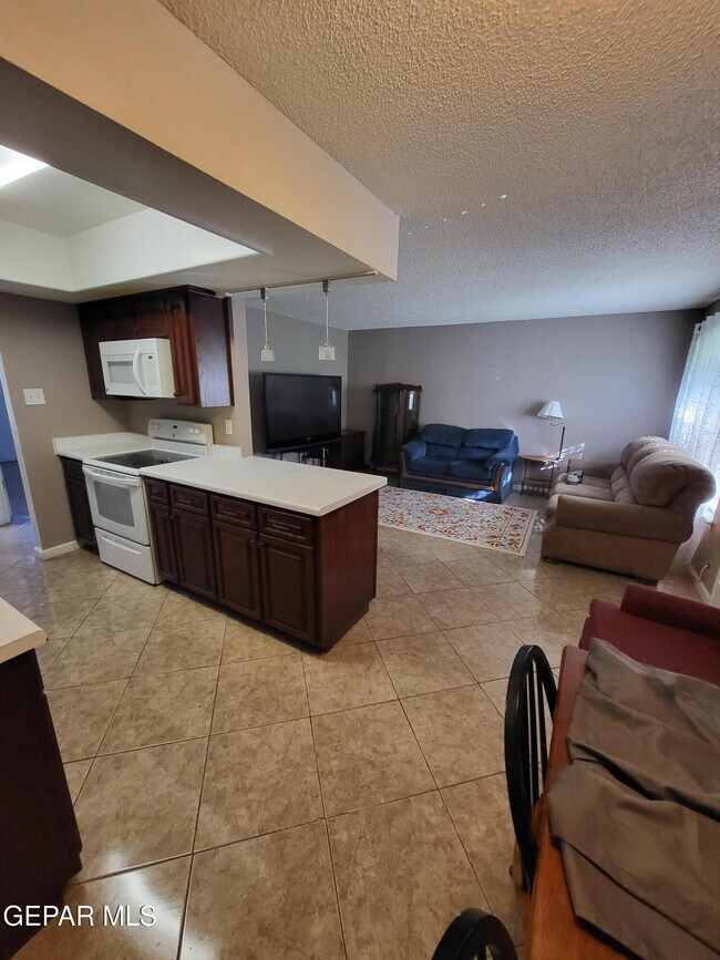 Building Photo - 6700 Escondido Dr