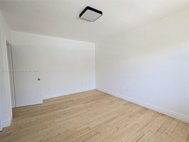 Building Photo - 6930 Rue Vendome