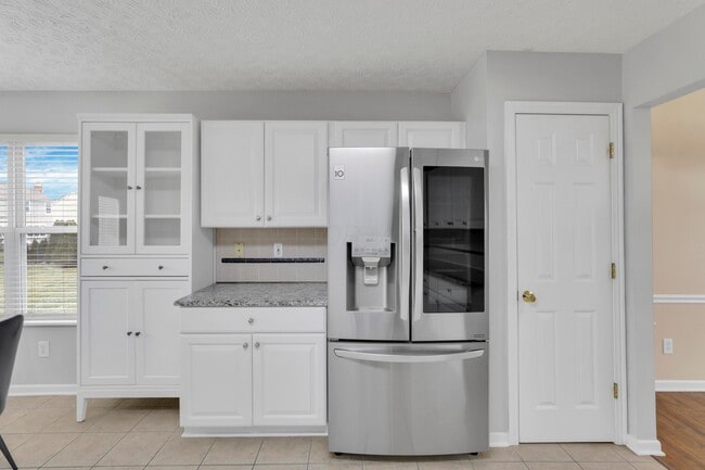 Building Photo - 3796 Village Club Dr