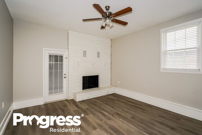 Building Photo - 207 Crest Dr