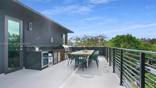 Building Photo - 3075 Mary St