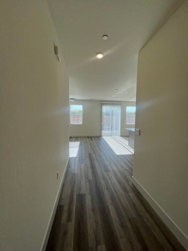 Building Photo - 2312 N Kayenta St