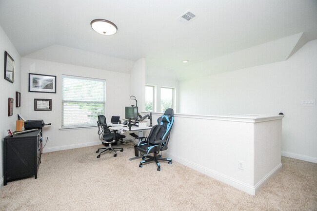 Building Photo - 28426 Rolling Ridge Dr