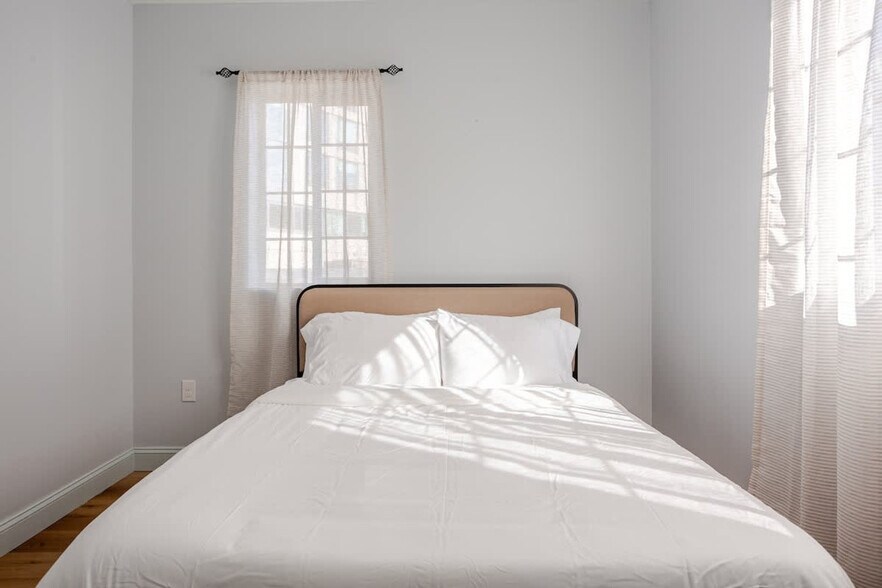 Building Photo - 1384 Ridge Ave