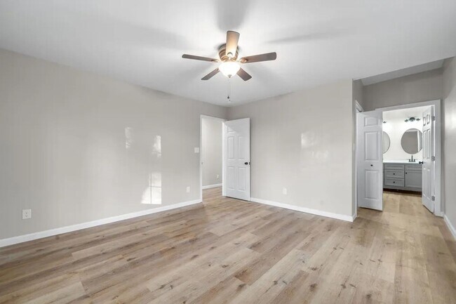 Building Photo - 828 Gracey Ave