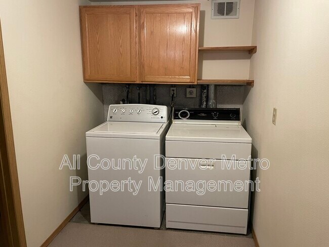 Building Photo - 6534 Zinnia St