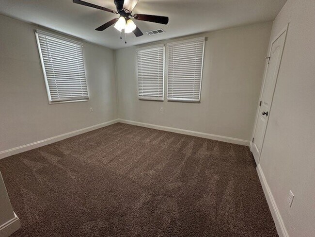 Building Photo - 11940 Rosedale Hwy