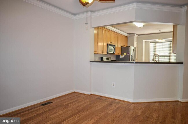 Building Photo - 8860 Ashgrove House Ln