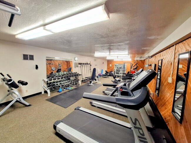 Building Photo - Spacious Second Floor 1bd Condo in Great P...
