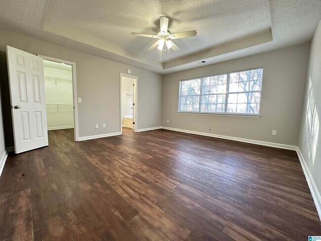 Building Photo - 759 3rd St NE