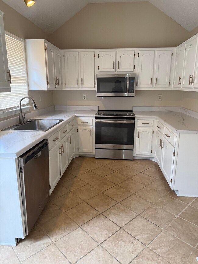 Building Photo - 7371 Bayou Bend Cove