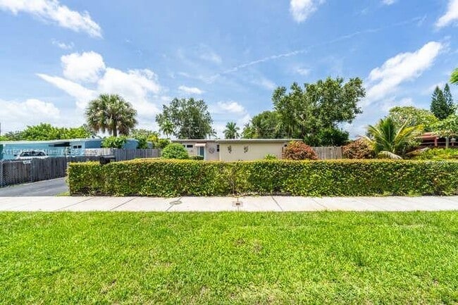 Building Photo - 3309 SW 16th St