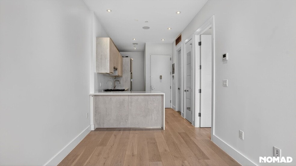 Building Photo - 1129 Halsey St