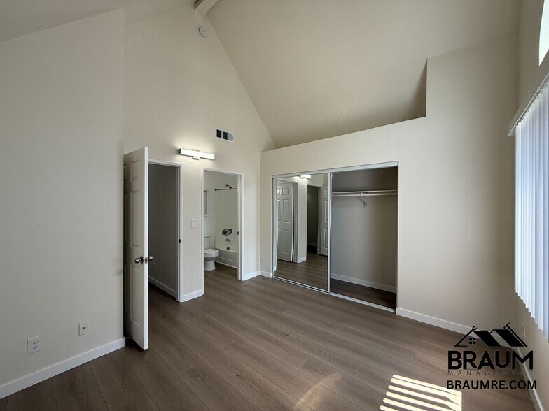 Building Photo - 14257 Friar St