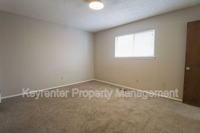 Building Photo - 6135 S Troost Ave