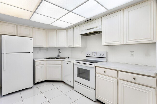 Building Photo - 2425 Presidential Way