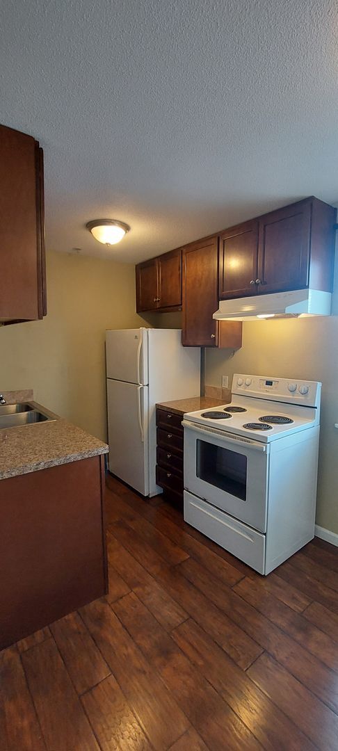 Building Photo - Lovely 1 Bedroom Apartment in the Lettered Streets District