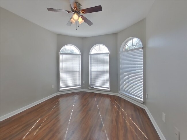 Building Photo - 810 Forest Hillside Ln