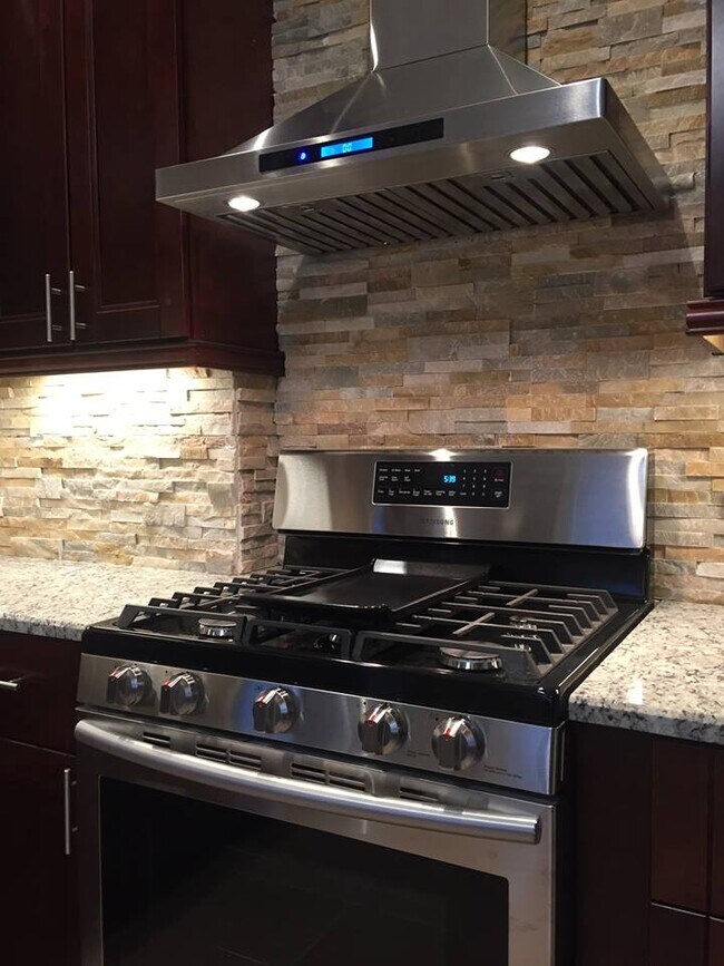 Building Photo - 1214 Park Ave