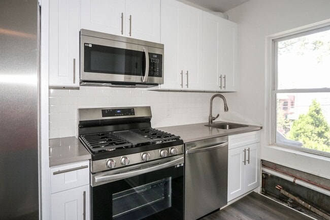 Building Photo - 78-10 32nd Ave