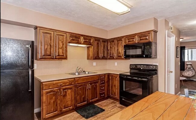 Building Photo - Super Cute 2 Bed/1 Bath Apartment on Main Street in Rexburg!