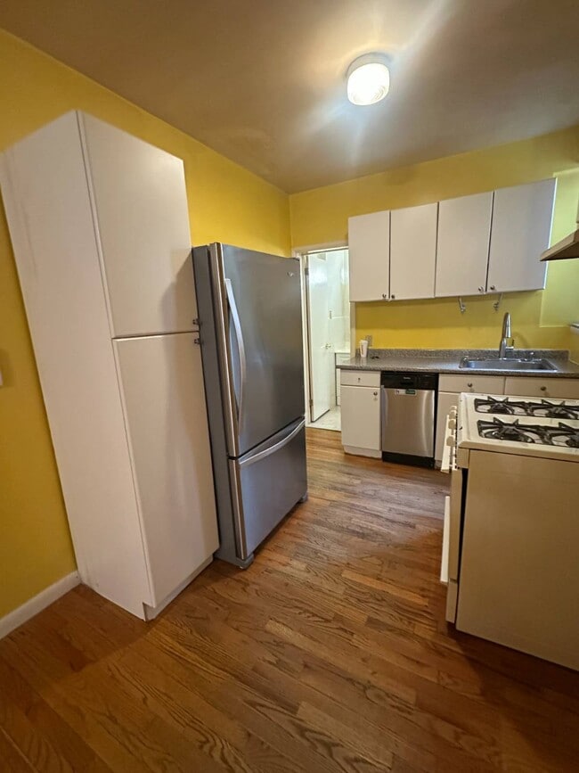 Building Photo - 31-46-46 35th St