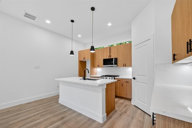 Building Photo - 3315 Nettleton St