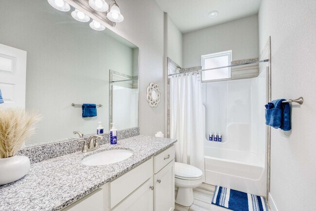 Building Photo - 909 W Eagle St