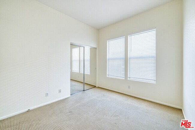 Building Photo - 1133 Jewett Dr