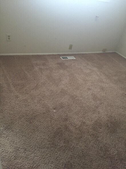 very large master bedroom - 4433 115th St SE